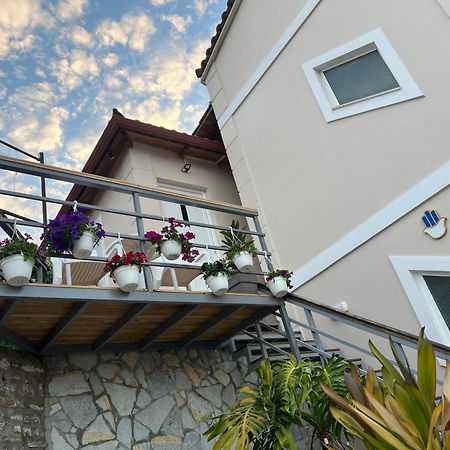 Amazing Familiar Apartments And Rooms Sarandë Eksteriør billede