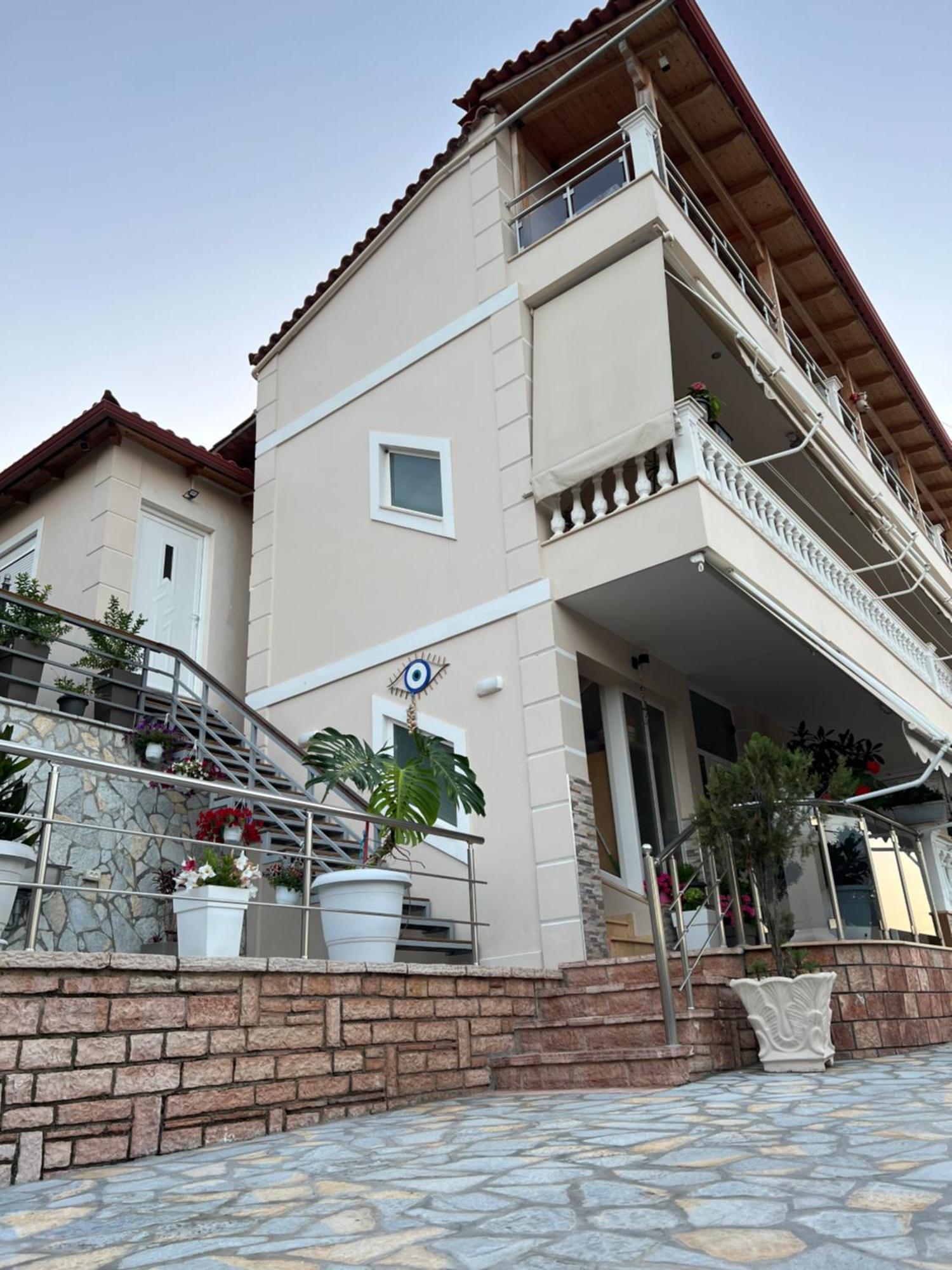 Amazing Familiar Apartments And Rooms Sarandë Eksteriør billede
